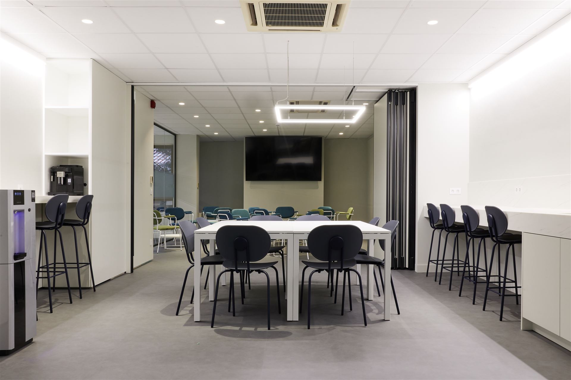 Embrace Travel Agency, architectural photography