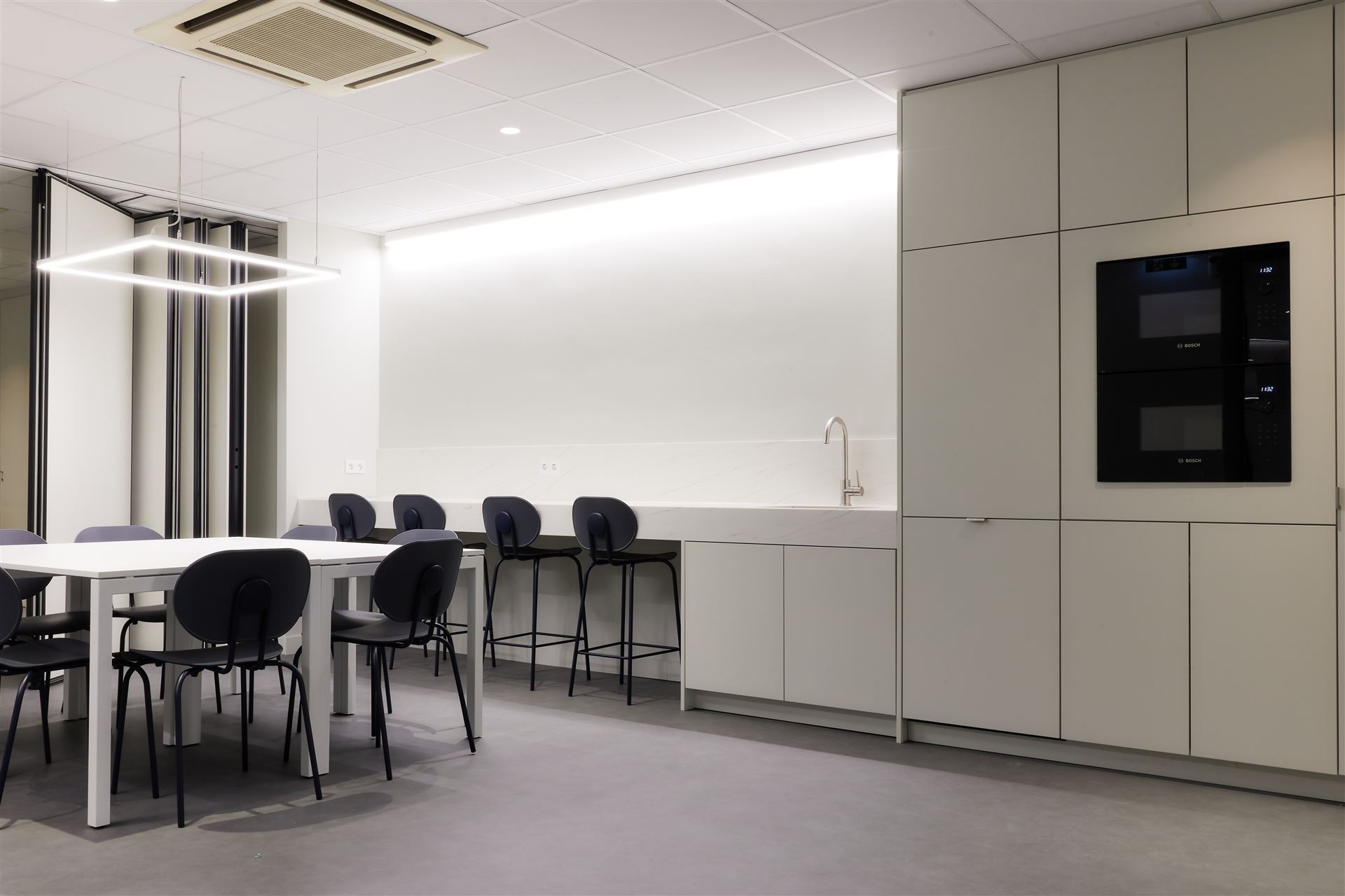Embrace Travel Agency, architectural photography
