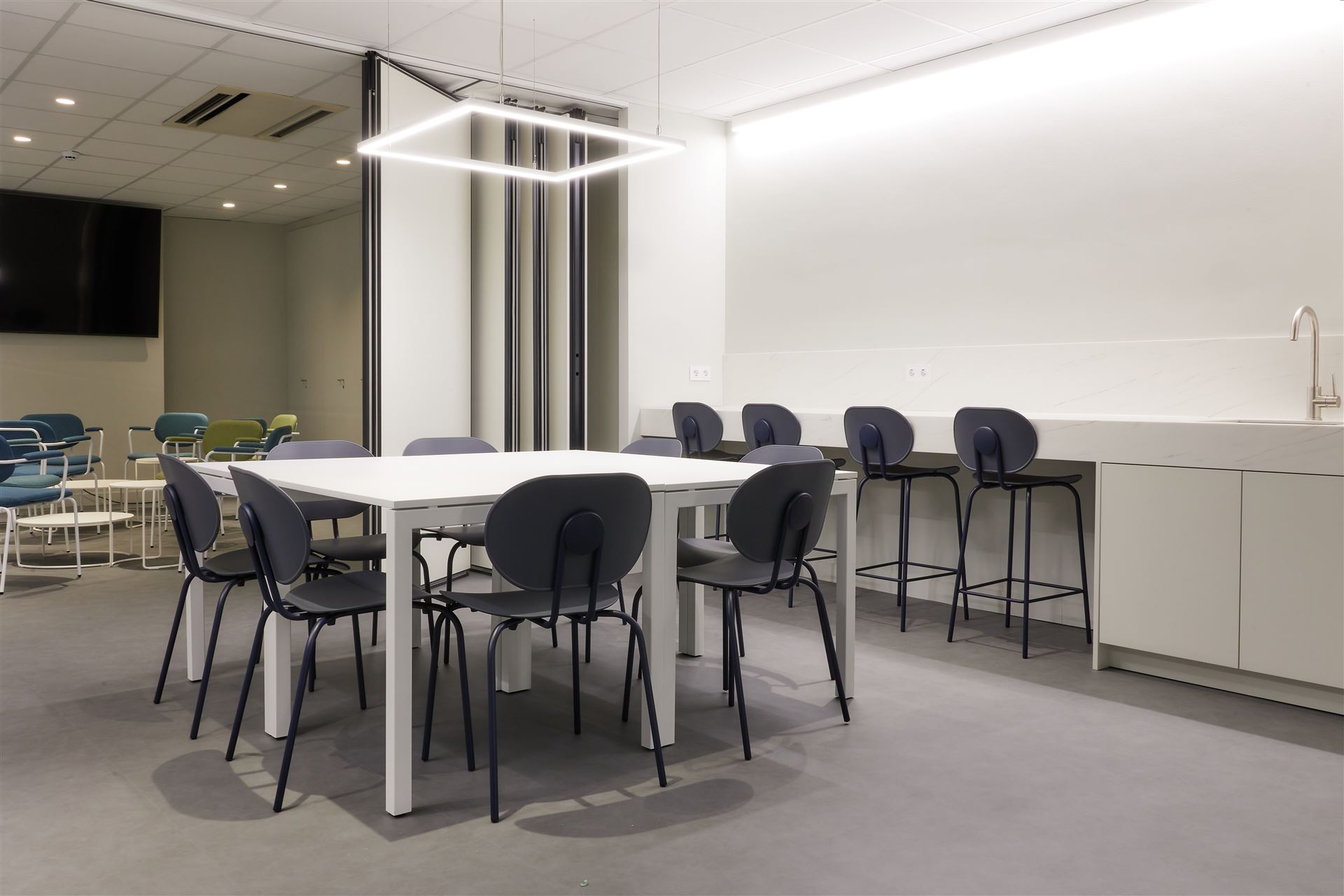 Embrace Travel Agency, architectural photography